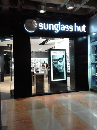 Sunglass Hut, Cto Centro Comercial 2251, Cd. Satélite, 53100 Naucalpan de Juárez, Méx., México, Tienda de gafas de sol | EDOMEX