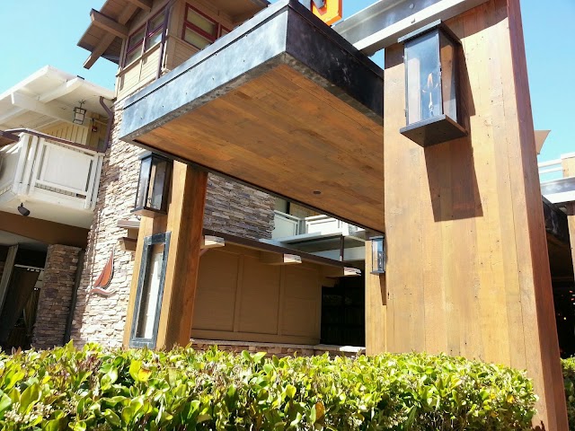 Tiburon Tavern
