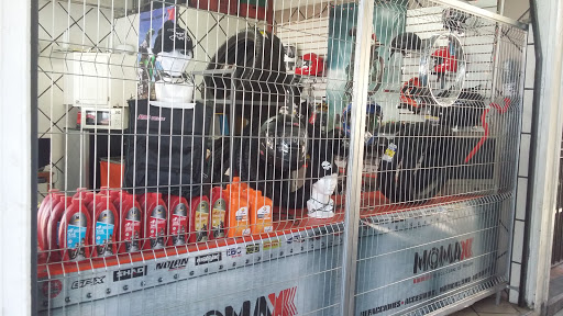 MOMAX Motoaccesorios, Av. Revolución 675 (local 248-249), San Juan Dios II, 44360 Guadalajara, Jal., México, Tienda de motocicletas | Guadalajara