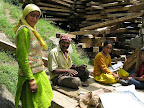 holzarbeiterfamilie aus dem kulutal (manali)