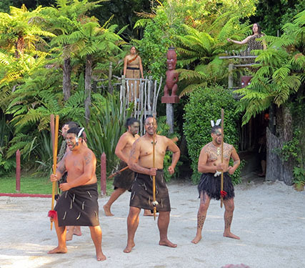 WAIKATO (I): WAITOMO CAVES Y VISITA A ALDEA MAORÍ - NUEVA ZELANDA: NAVIDADES EN LAS ANTÍPODAS (3)