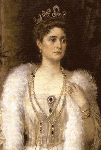 Tsarina-Alexandra-Feodorovna-of-Russia-Empress-Alexandra-wearing-emeralds (1)