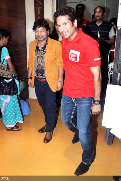 Kailash Kher and Sachin Tendulkar arrive at 'Support My School' Telethon '13, held in Mumbai on February 3, 2013. (Pic: Viral Bhayani)