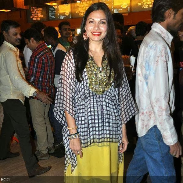 Maria Goretti is all smiles at the premiere of the movie War Chhod Na Yaar, held in Mumbai, on October 10, 2013. (Pic: Viral Bhayani)