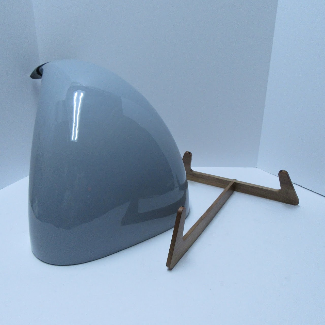 Megaphone by en&is Design