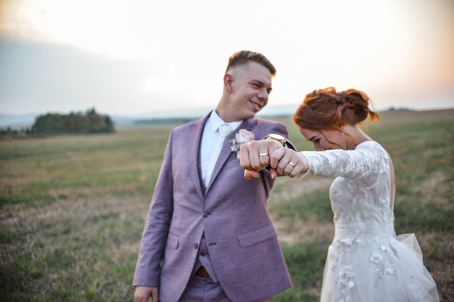 Fotografo di matrimoni Anna Rabatin (anarabatin). Foto del 1 ottobre 2019