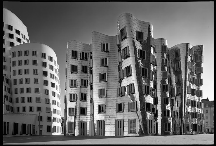 Zollhof<br />
Gehry<br />
foto: © Joep Jacobs