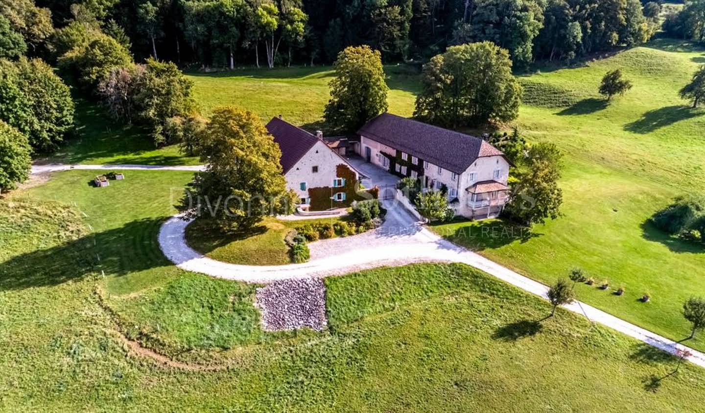 House with terrace Presilly