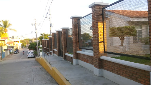 Iglesia De Jesucristo De Los Santos De Los Ultimos Dias, 71605, Calle Decimonovena Nte. 44, La Guadalupe, Pinotepa Nacional, Oax., México, Institución religiosa | OAX