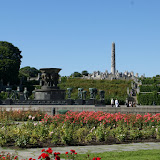 Vigelandsparken (beeldenpark) in Oslo met de Monoliet (121 menselijke figuren).