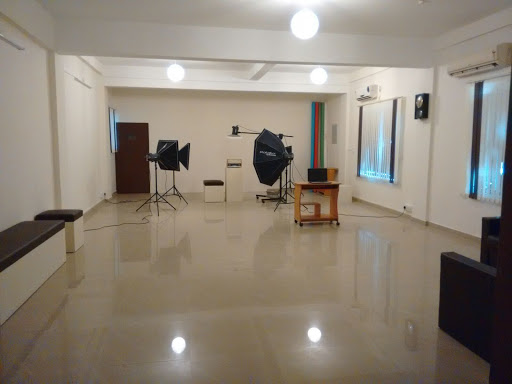 C Studio - The Studio Floor, 1st Floor, A & A Arcade, Ambalakadav Kettezhathkadav Rd, Nettoor, Maradu, Ernakulam, Kerala 682040, India, Movie_Studio, state KL