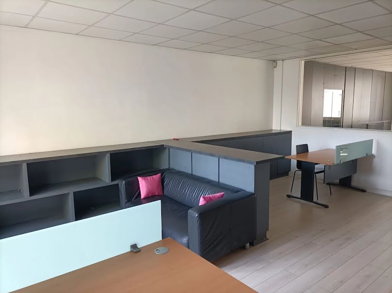 Location  locaux professionnels 2 pièces 68 m² à Ivry-sur-Seine (94200), 1 450 €