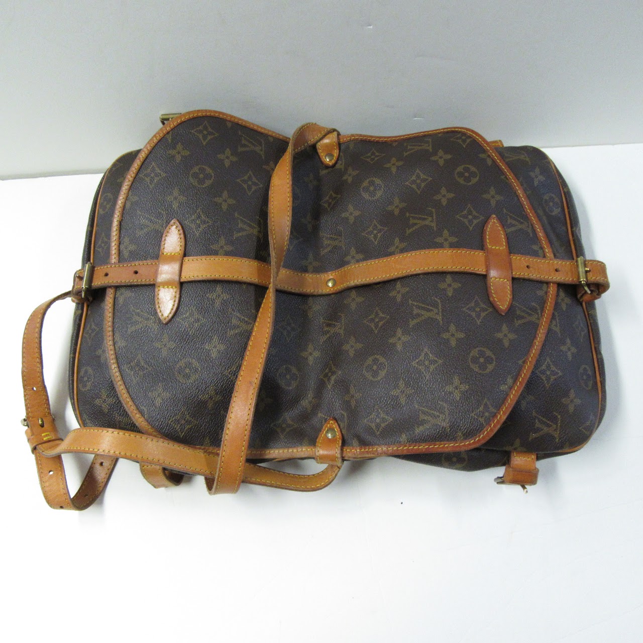 Louis Vuitton Saumur 30 Crossbody