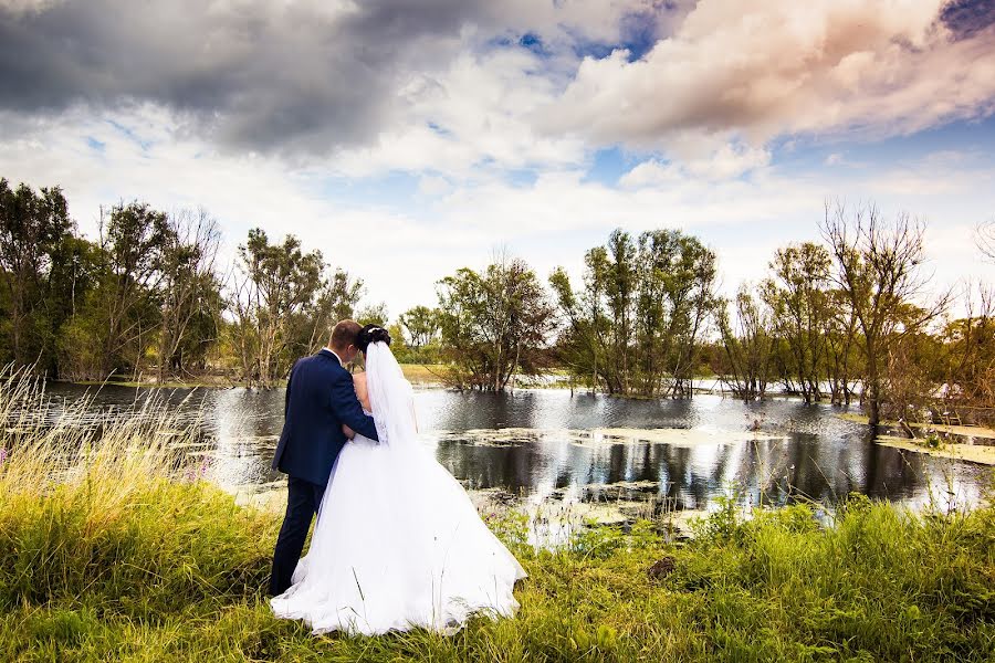 結婚式の写真家Nina Polukhina (danyfornina)。2016 3月9日の写真