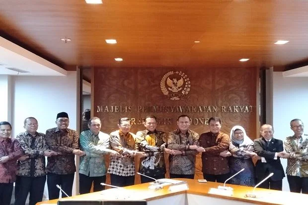 Foto Bergandengan Ketua KPK Firli Bahuri dan Ahmad Basarah PDIP, Fadel: Ada Apa Ini