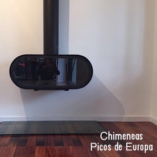 Chimeneas Picos de Europa: Chimenea de leña colgante de diseño en Madrid