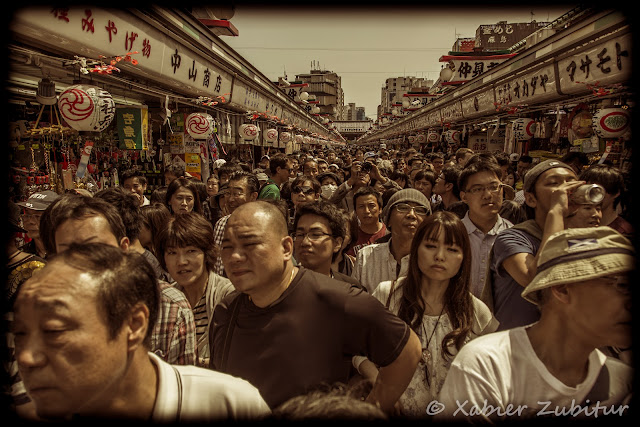 JAPAN is different! - Blogs de Japon - DIA 6: TOKYO - Palacio imperial / Festival Sanja Matsuri en Asakusa / Odaiba (10)