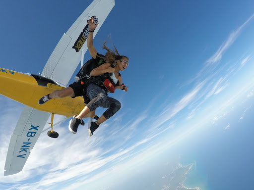 SKYDIVEMEX | Skydive In Playa del Carmen, Avenida Aviación, Plaza Cobá, Playacar, 77710 Playa del Carmen, Q.R., México, Centro de caída libre | QROO