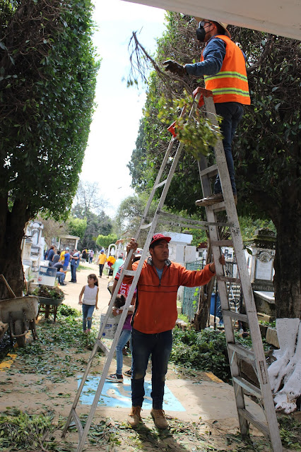 Con trabajos a destiempo y sin filtro sanitario comenzó a recibir visitantes el panteón municipal de San Juan Evangelista en Uruapan