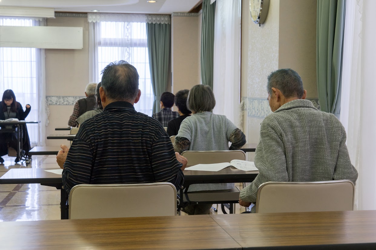 首と肩甲骨周りの運動