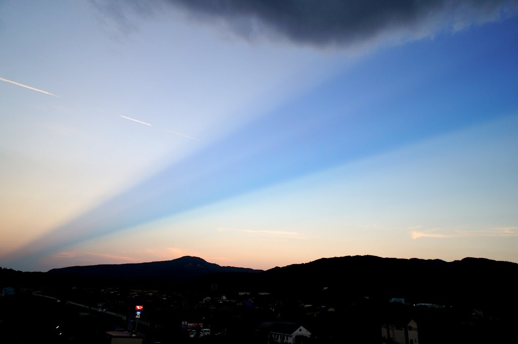 空の青いスジ 不思議な現象の正体は 日々の 楽しい をみつけるブログ