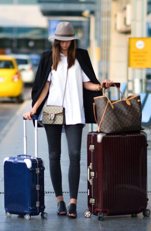 Trendy Airport Outfits to Make Traveling More Enjoyable - Fashionre