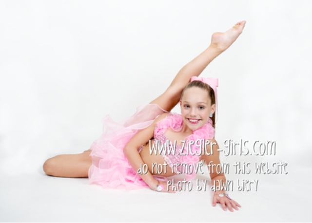 Dance Moms Daily Glitzy Girls Maddie And Chloe