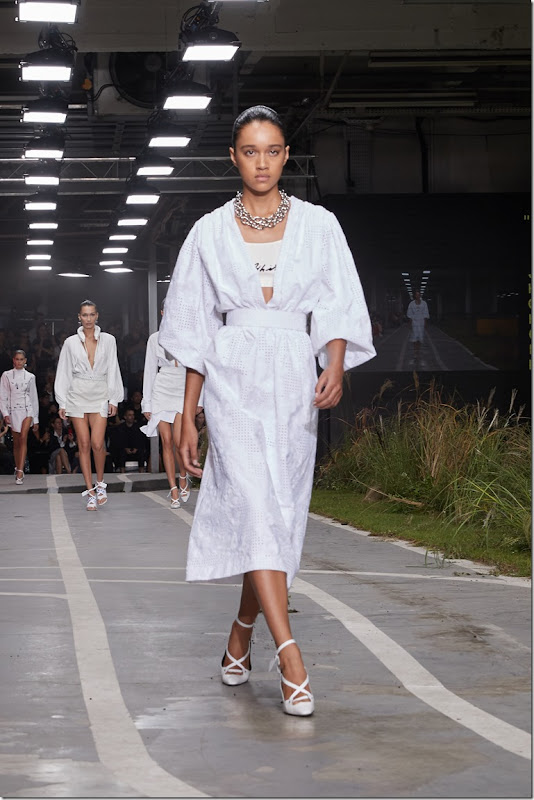 OFF--WHITE X NIKE SS19 SHOW_Look (6)