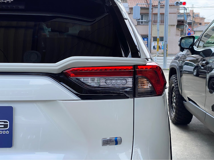 RAV4のテールレンズスモーク・スモークフィルム・ミラーフィルム・貼り付けるだけ・GMGに関するカスタム事例の投稿画像2枚目