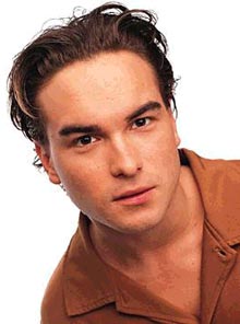 파일:external/www.nndb.com/johnny-galecki.jpg