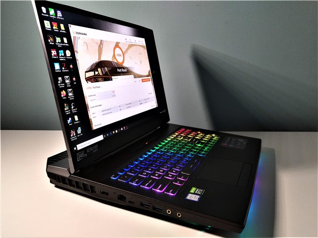 พอร์ตที่พบในด้านซ้ายของ MSI GT76 Titan DT 9SG