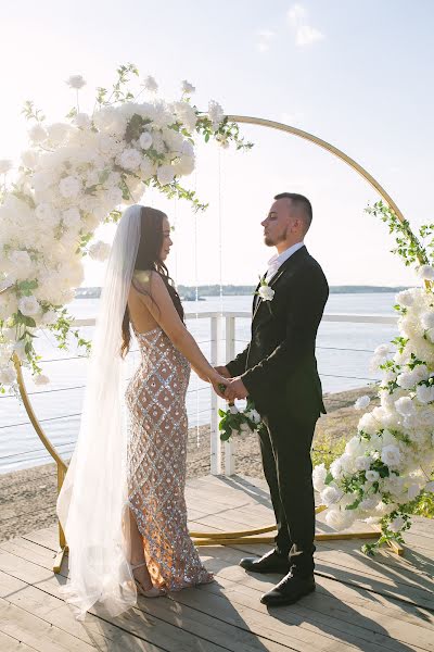 Fotografo di matrimoni Arina Markova (id7915216). Foto del 4 febbraio