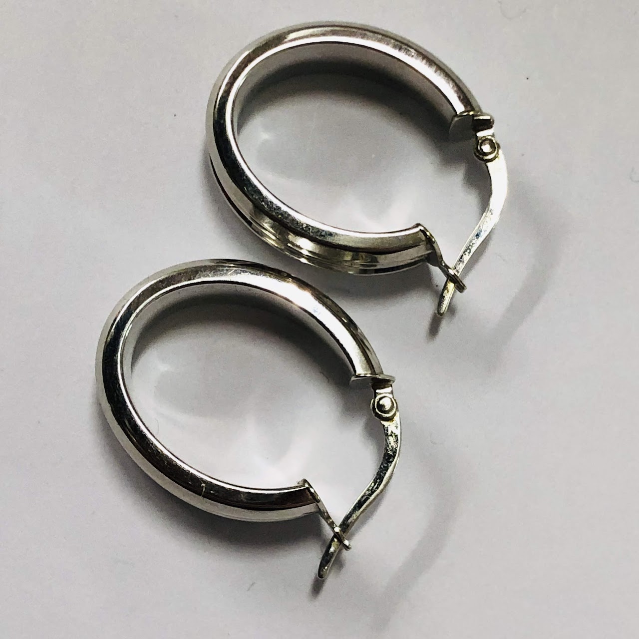 18K White Gold Fluted Hoop Earrings