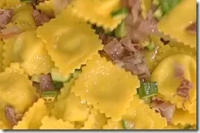 Ravioli di patate con zucchine e prosciutto