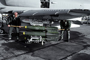 파일:external/upload.wikimedia.org/300px-Mark_81_bombs.jpg