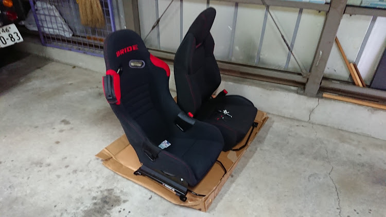 スイフトスポーツのスイスポ乗りと繋がりたい・大人のチャイルドシートに関するカスタム事例の投稿画像1枚目