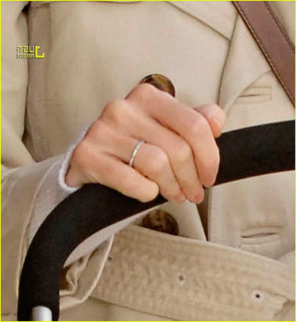 naomi watts wedding band 03