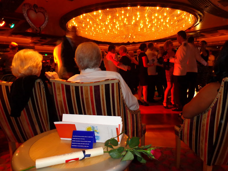 А включите-ка мне усилители качки! А подайте-ка белых пиджаков. Costa Paсifica февраль 13г