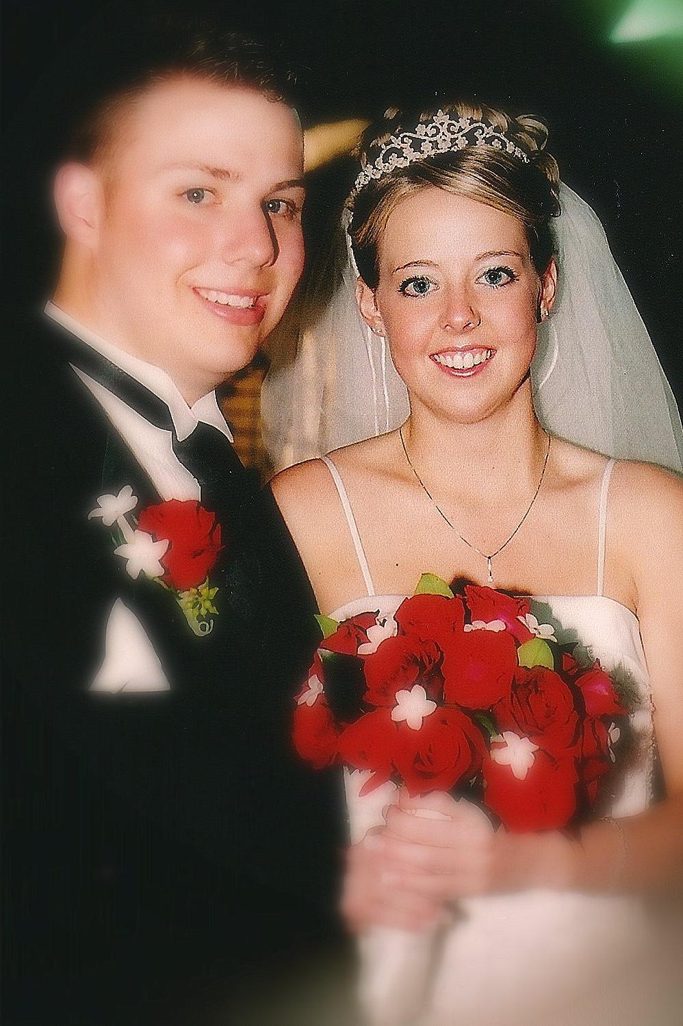 red flower wedding bouquets