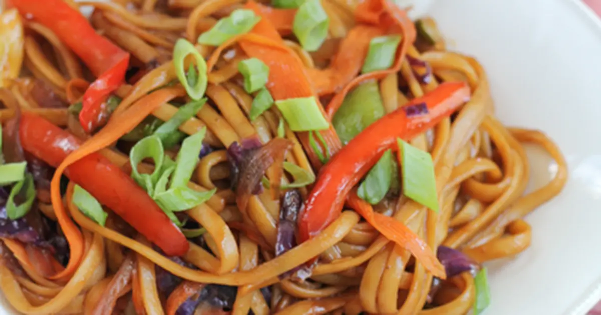 Quick Chicken Chow Mein (Asian Noodles) - Alyona's Cooking