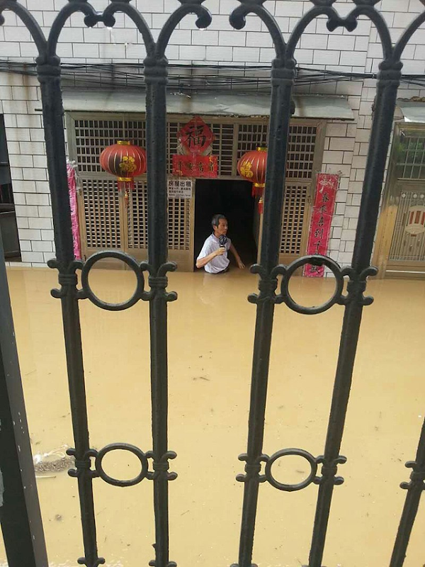 Photo taken on 1 July 2017 shows the flooded area in downtown Ningxiang, Hunan, China. The flood has flooded the half floor of the building. Photo: Huangdan2060 / Wikimedia Commons