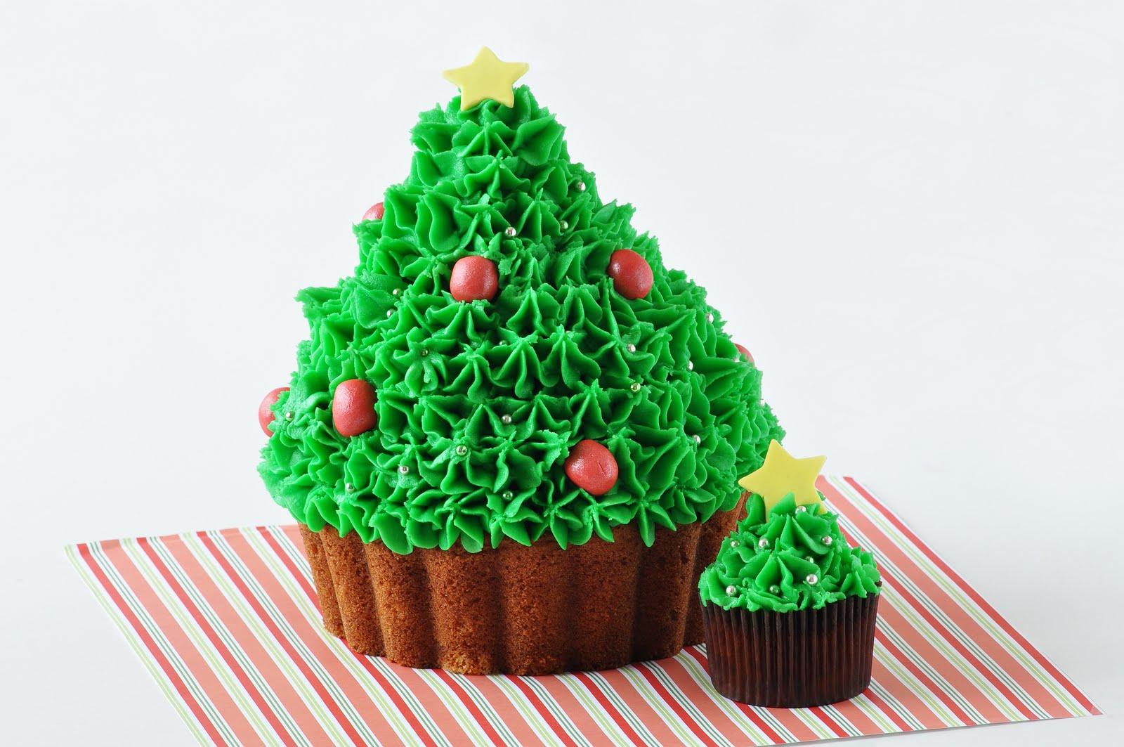 Christmas cupcakes with