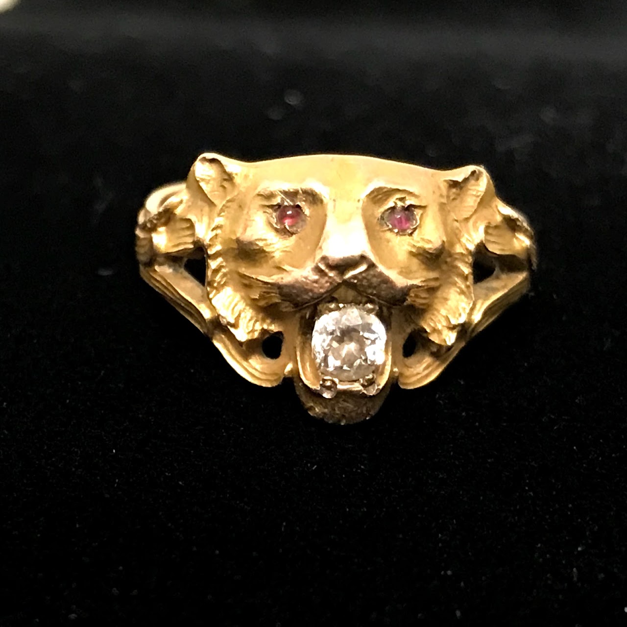 10K And Stone Lion Head Ring