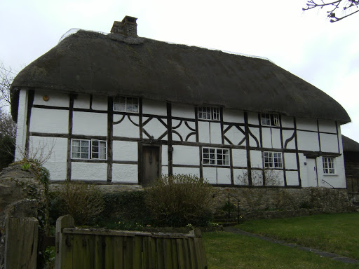 1004050016 Thatched cottage, Amberley