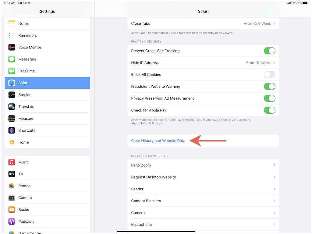 Safari > ล้างประวัติและข้อมูลเว็บไซต์