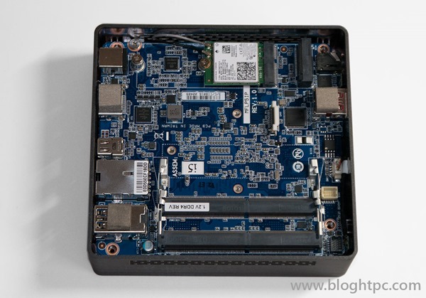 Interior Gigabyte BRIX GB-BRi5-8250