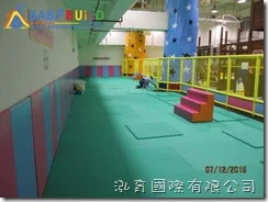 兒童新樂園室內遊戲室地墊安裝工作