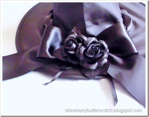 Diy frilly witch costume with lace and roses. Halloween crafts.