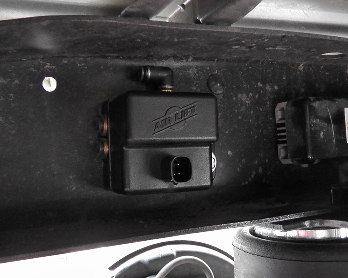 Air Lift Air Bag and Compressor Install Toyota