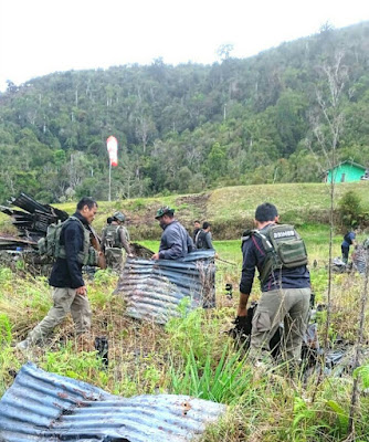 TNI-Polri  Bersama Masyarakat Dan Pemda Bangun Distrik Kiwirok Kembali